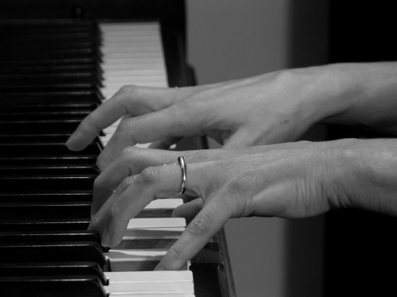 piano_hands